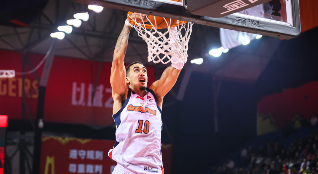 v站-破案！奎因一打东北球队就特别来劲的原因找到，媒体人说出实情