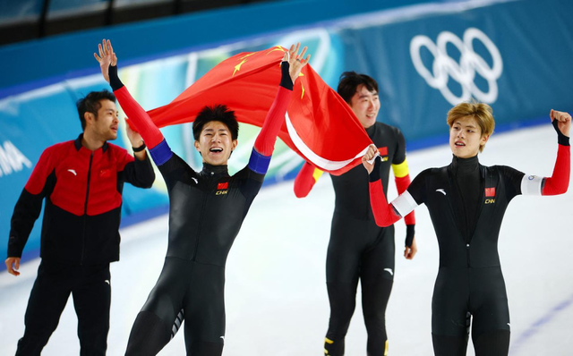 v站体育-没能站上领奖台的安踏,却站在米兰冬奥的中心