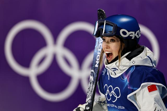 谷爱凌大心脏！第2跳摔倒，总分第2晋级大跳台决赛