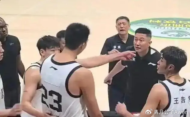 v体育-离开杜锋1年,徐昕斩获5项荣誉、3数据联盟前2!球迷:陈家政赶紧走|广东|多诺万-米切尔|郭士强|nba|克利夫兰骑士队_新浪体育_新浪新闻